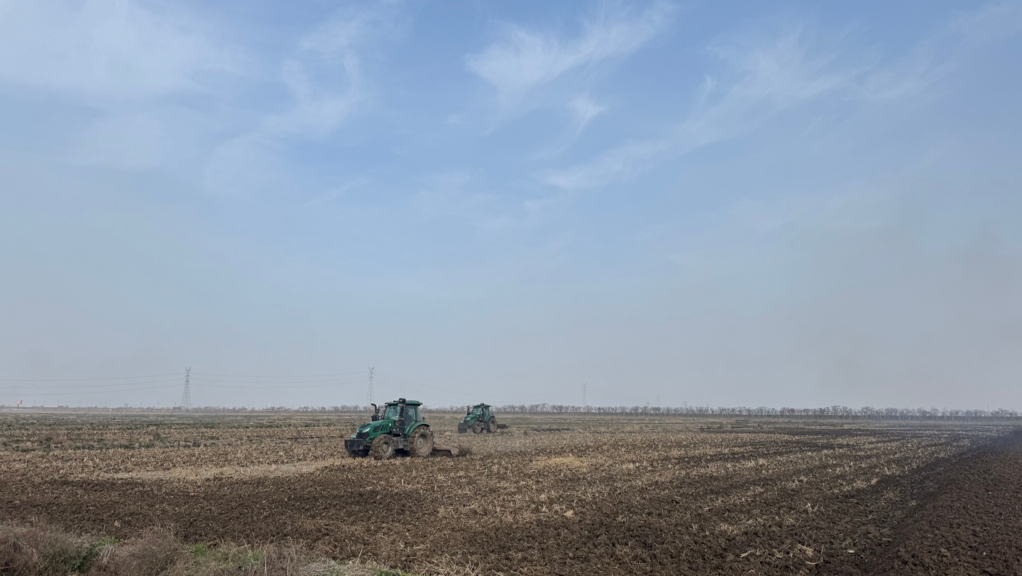 倉儲(chǔ)翻耕土地_副本